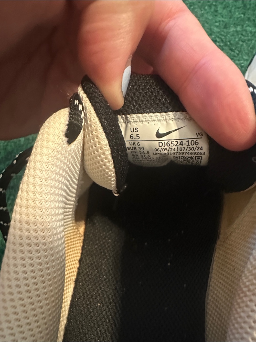 Nike White and Black Low-Top cleats - Picture 5 of 6